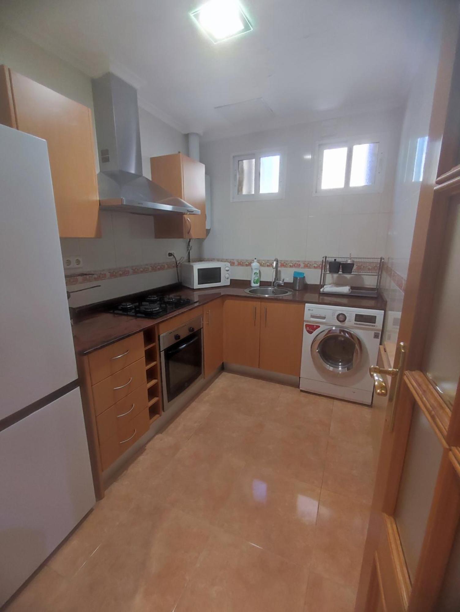 Planta Baja, Bien Comunicada, Cerca De La Playa Apartment
