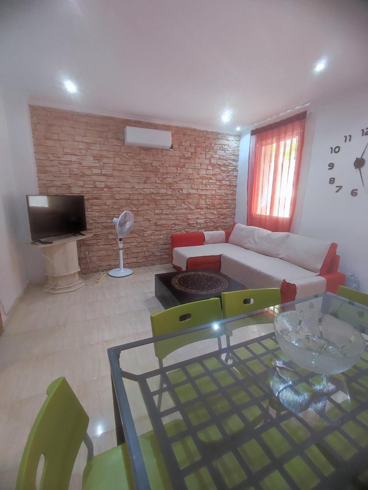 Apartment Planta Baja, Bien Comunicada, Cerca De La Playa *